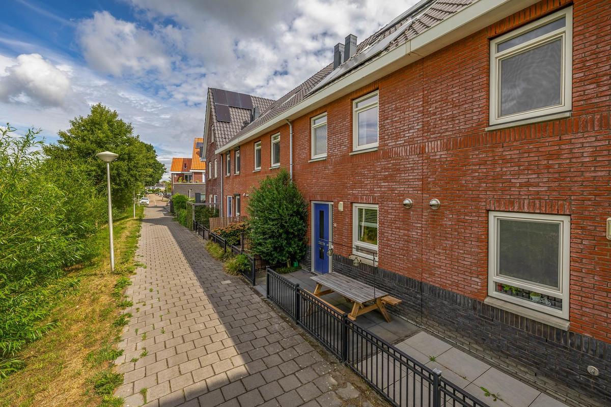 Tussenwoning te koop: Pinksterbloem 7, Hazerswoude-Dorp