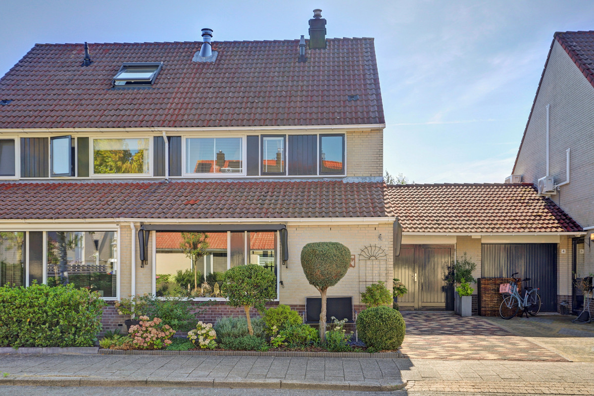 Tussenwoning te koop: Topaas 5, Hoorn