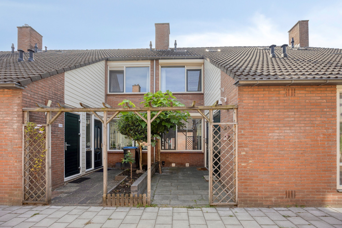 Tussenwoning te koop: Tjalk 59, Barendrecht