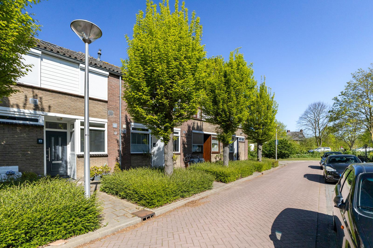 Tussenwoning te koop: Dotterplantsoen 5, Gouda