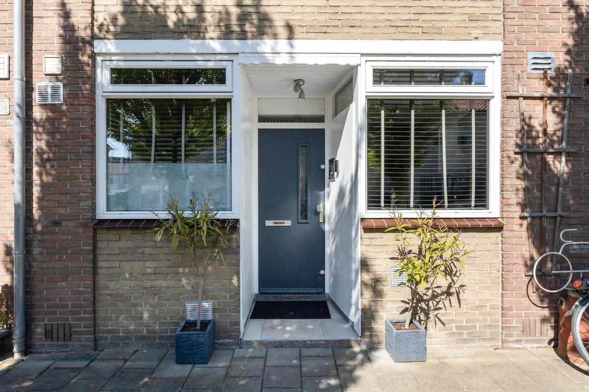 Tussenwoning te koop: Dotterplantsoen 5, Gouda