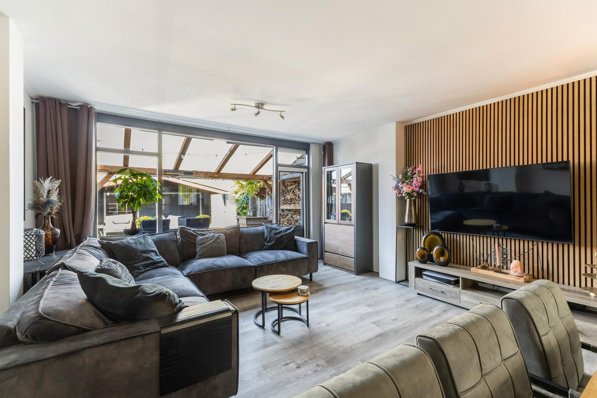 Tussenwoning te koop: Dotterplantsoen 5, Gouda