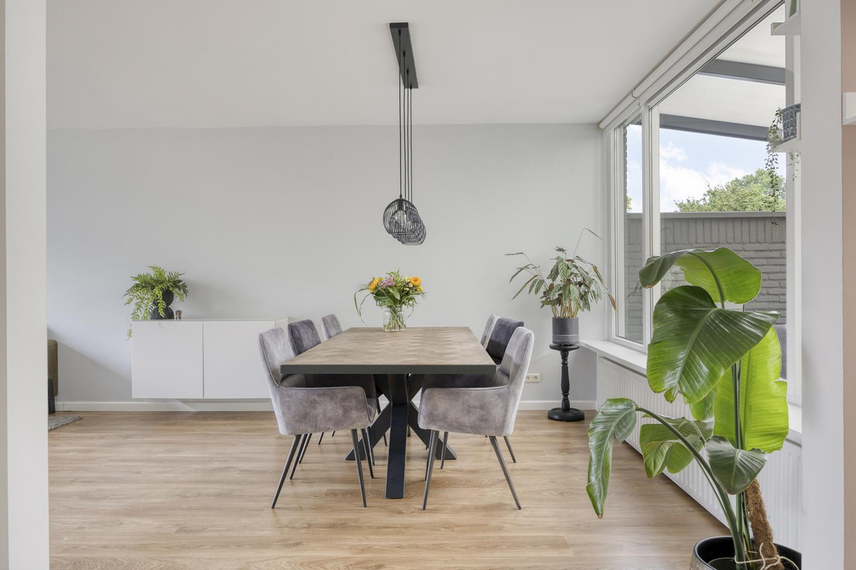 Tussenwoning te koop: Brederolaan 28, Etten-Leur