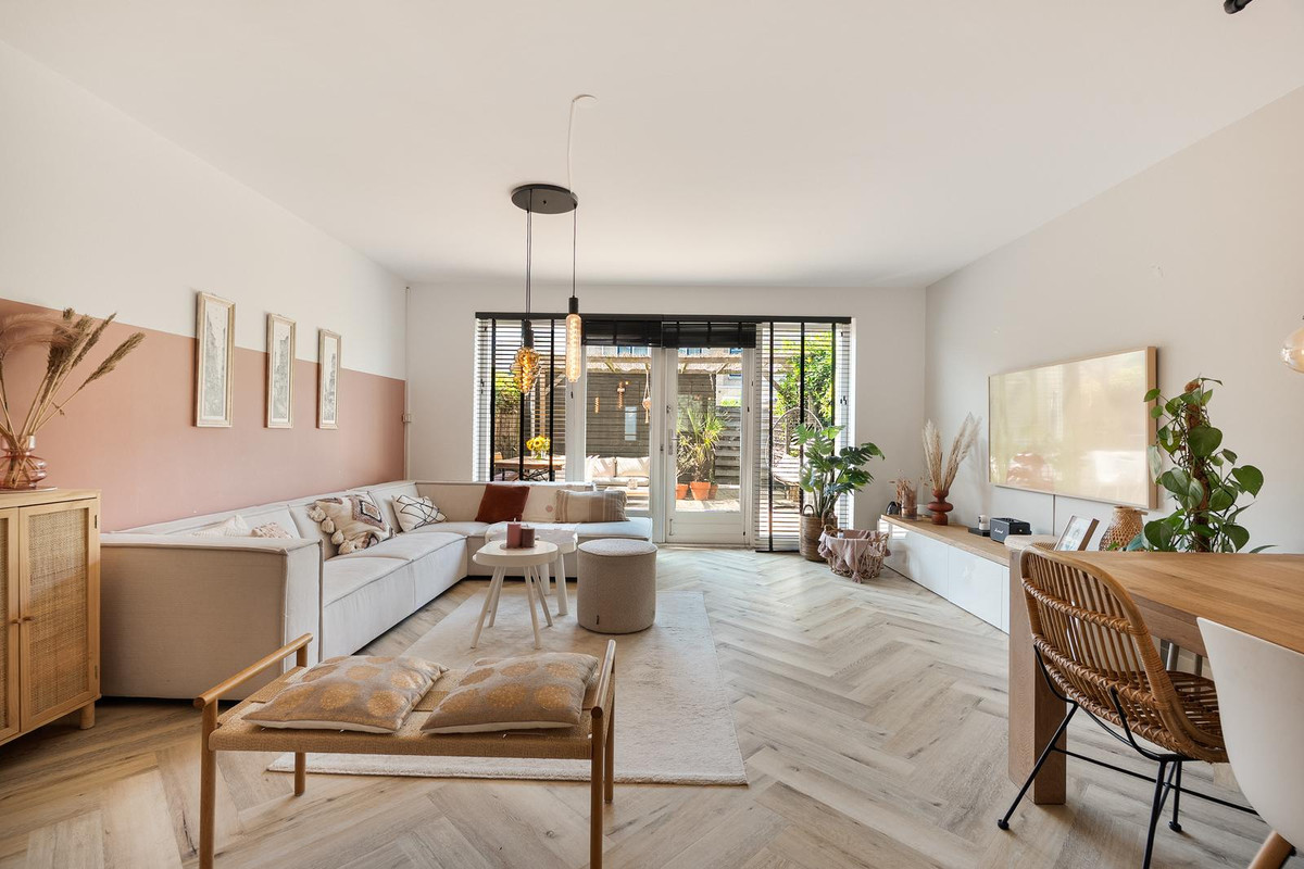 Tussenwoning te koop: Topaaslaan 22, Rhoon