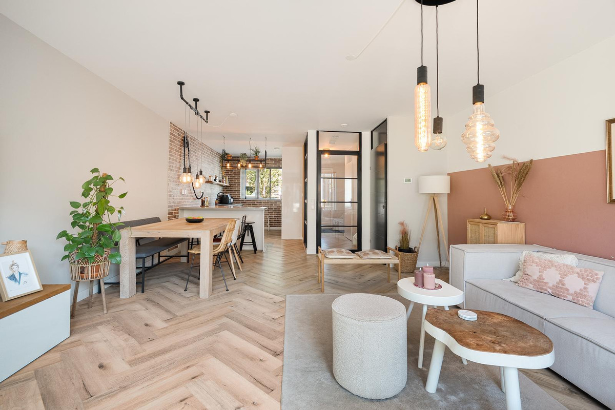 Tussenwoning te koop: Topaaslaan 22, Rhoon