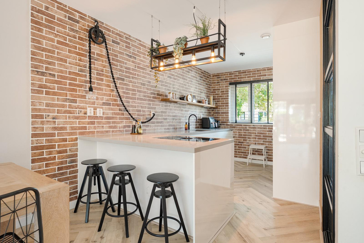 Tussenwoning te koop: Topaaslaan 22, Rhoon