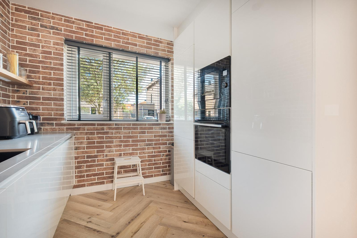 Tussenwoning te koop: Topaaslaan 22, Rhoon