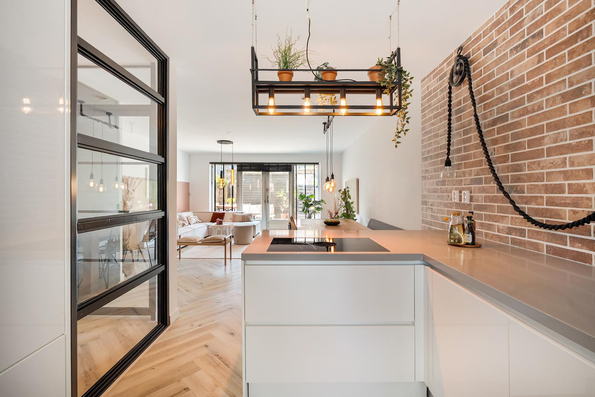 Tussenwoning te koop: Topaaslaan 22, Rhoon