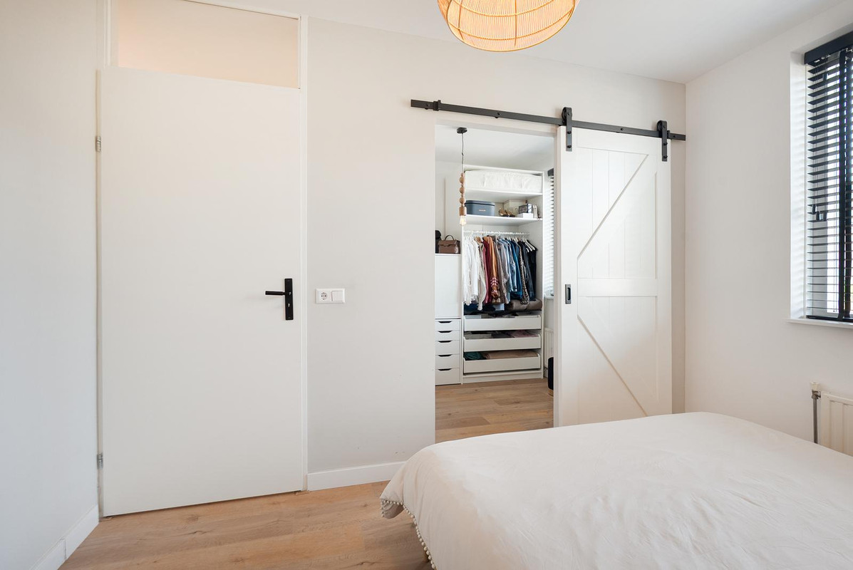 Tussenwoning te koop: Topaaslaan 22, Rhoon