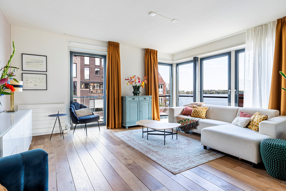 Hoekwoning te koop: Veluwemeer 132, Woerden