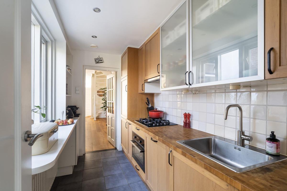 Tussenwoning te koop: Rijndijkstraat 33, Leiden