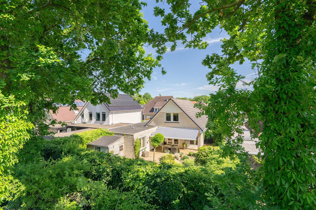 Vrijstaande woning te koop: Suze Robertsonlaan 27, Enschede