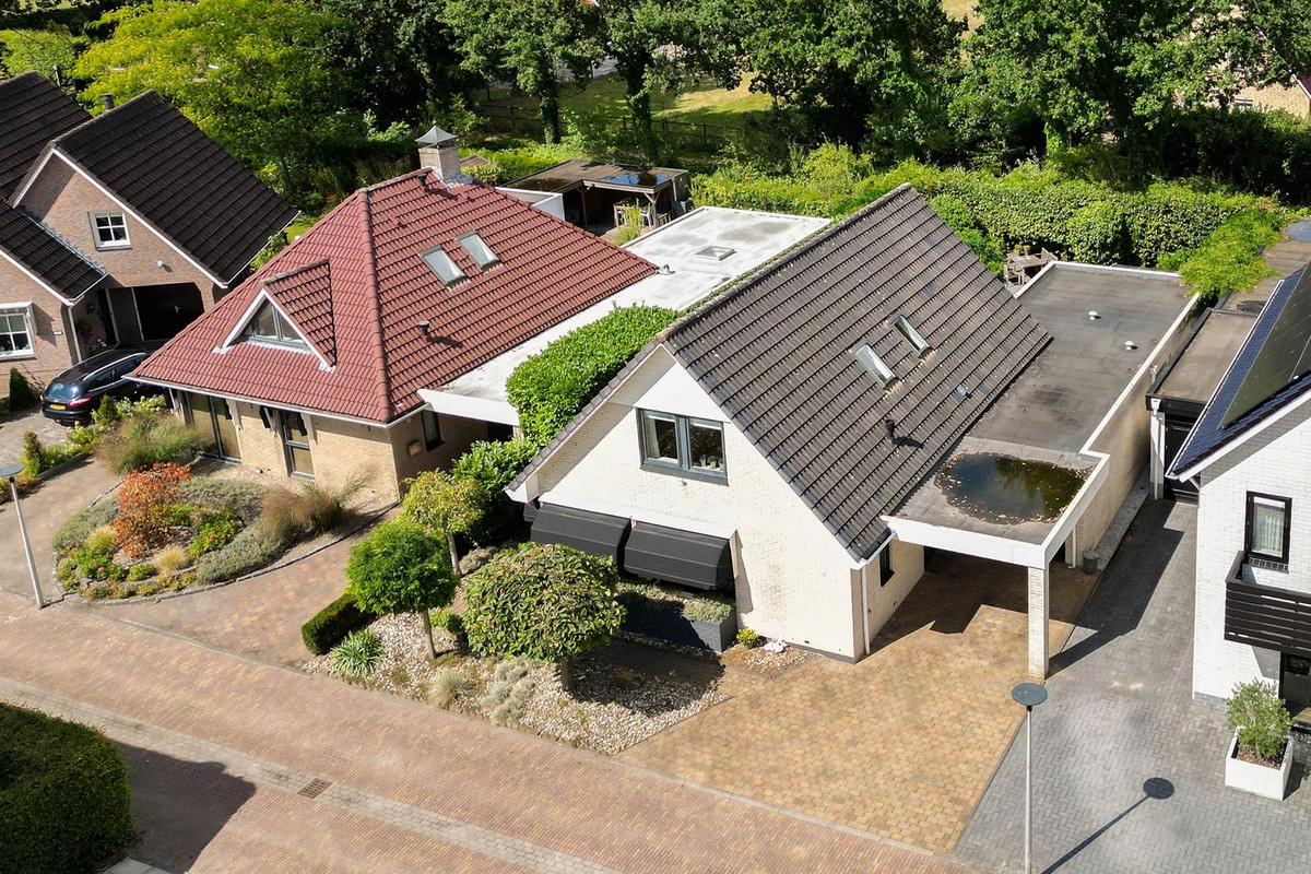 Vrijstaande woning te koop: Suze Robertsonlaan 27, Enschede