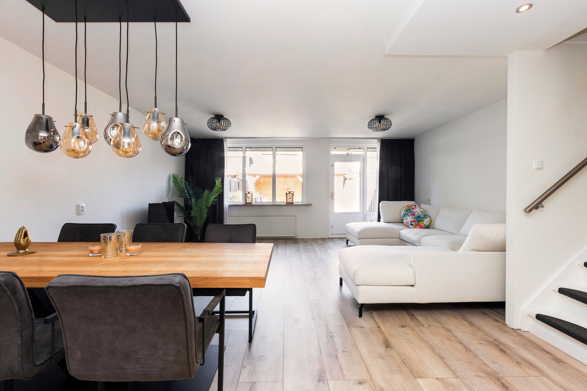 Tussenwoning te koop: Joke Smit-Erf 122, Dordrecht
