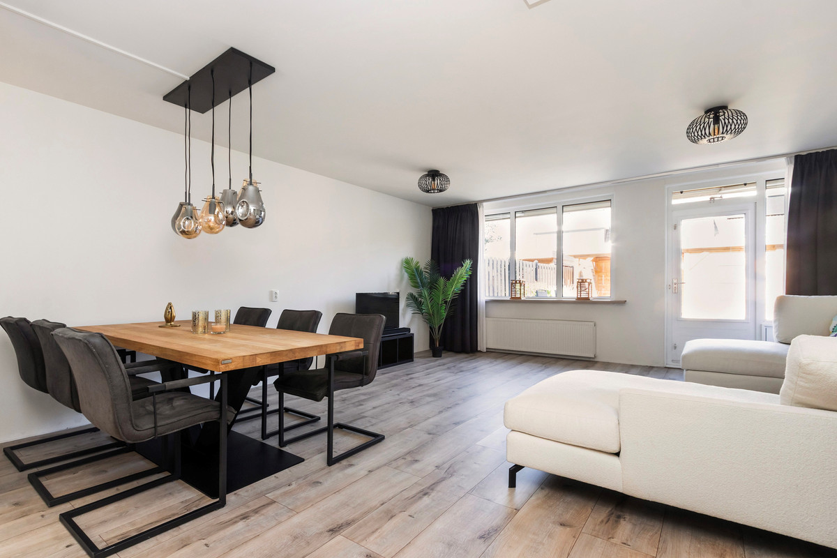 Tussenwoning te koop: Joke Smit-Erf 122, Dordrecht