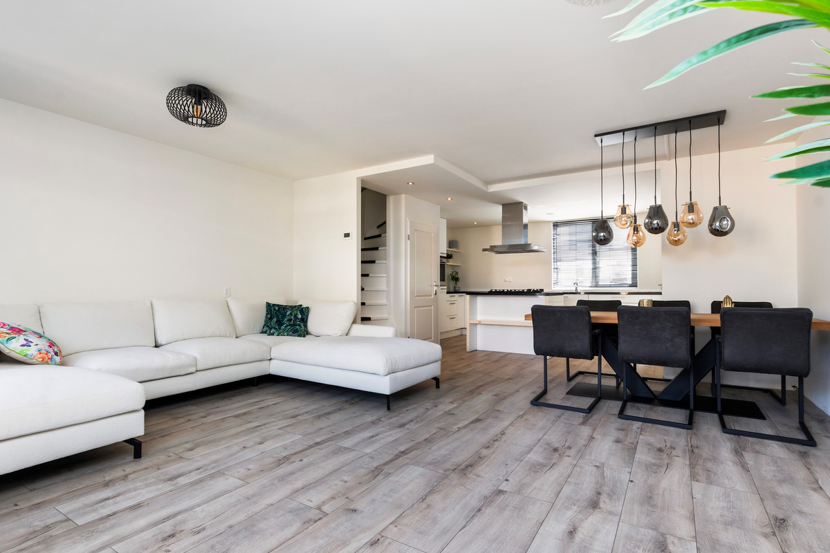 Tussenwoning te koop: Joke Smit-Erf 122, Dordrecht