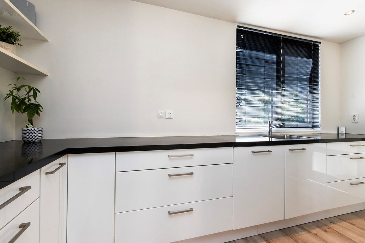 Tussenwoning te koop: Joke Smit-Erf 122, Dordrecht