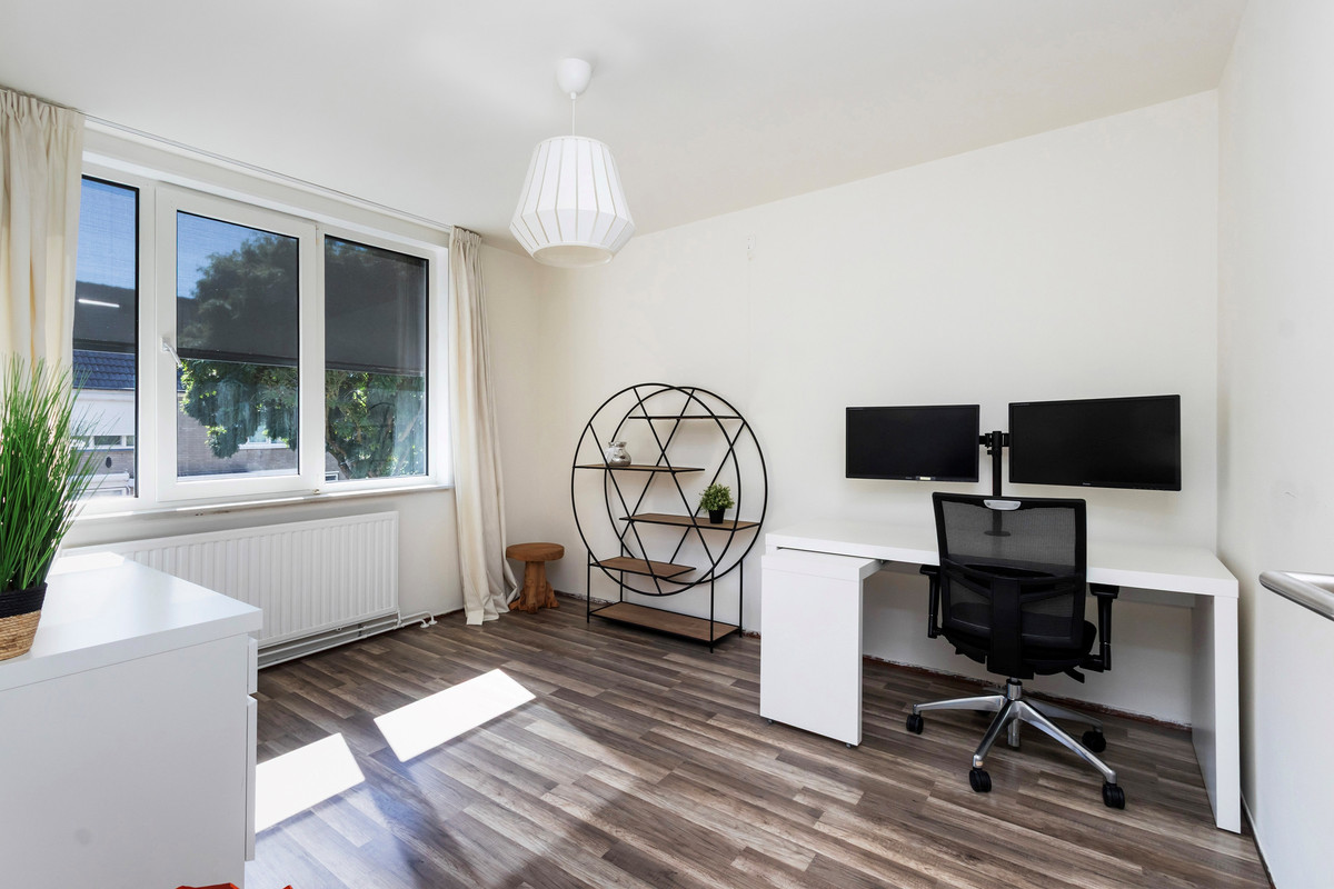 Tussenwoning te koop: Joke Smit-Erf 122, Dordrecht