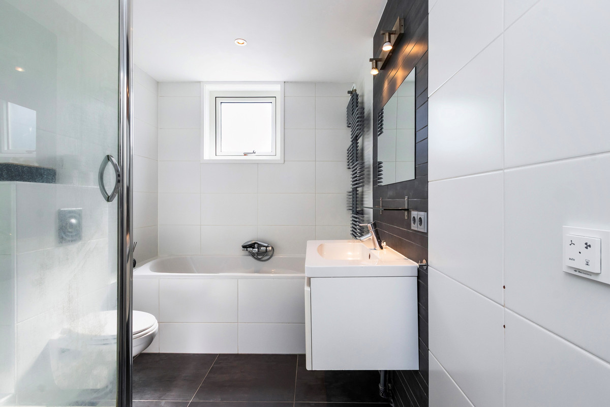 Tussenwoning te koop: Joke Smit-Erf 122, Dordrecht