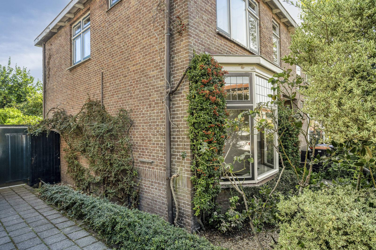 Twee-onder-één-kap te koop: Lindelaan 68, Zwijndrecht