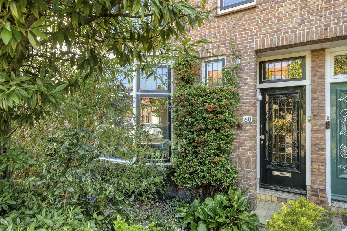 Twee-onder-één-kap te koop: Lindelaan 68, Zwijndrecht