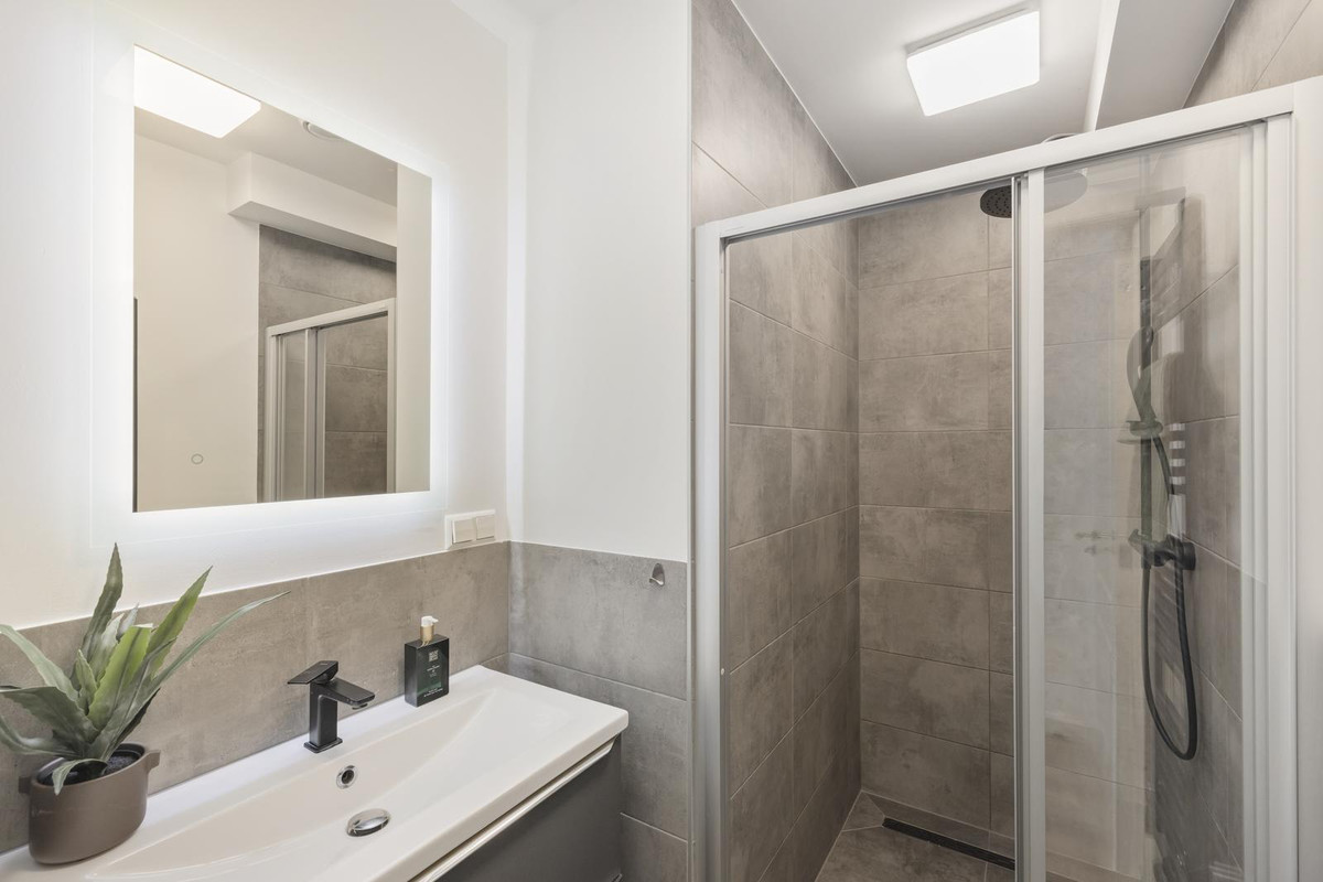 Studio te koop: Bussumsestraat 161, 'S-Gravenhage