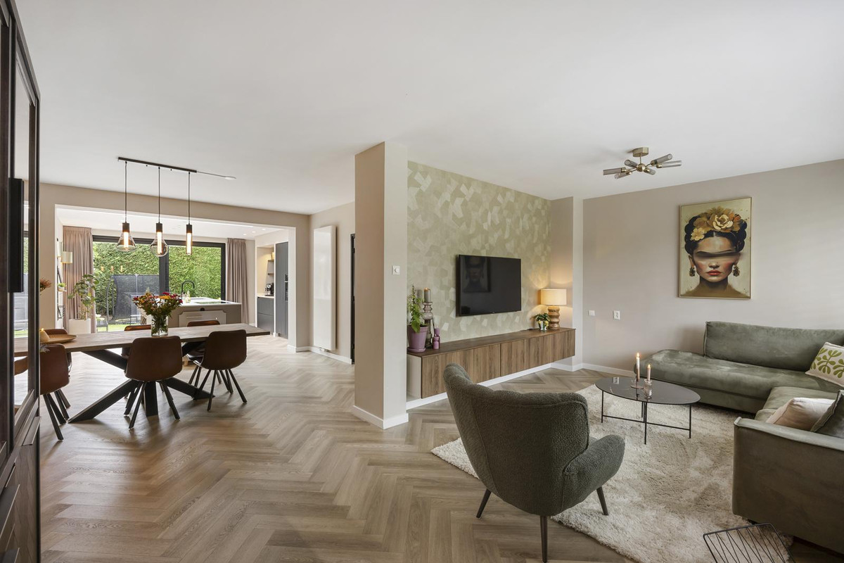 Twee-onder-één-kap te koop: Evenkamp 74, Roermond