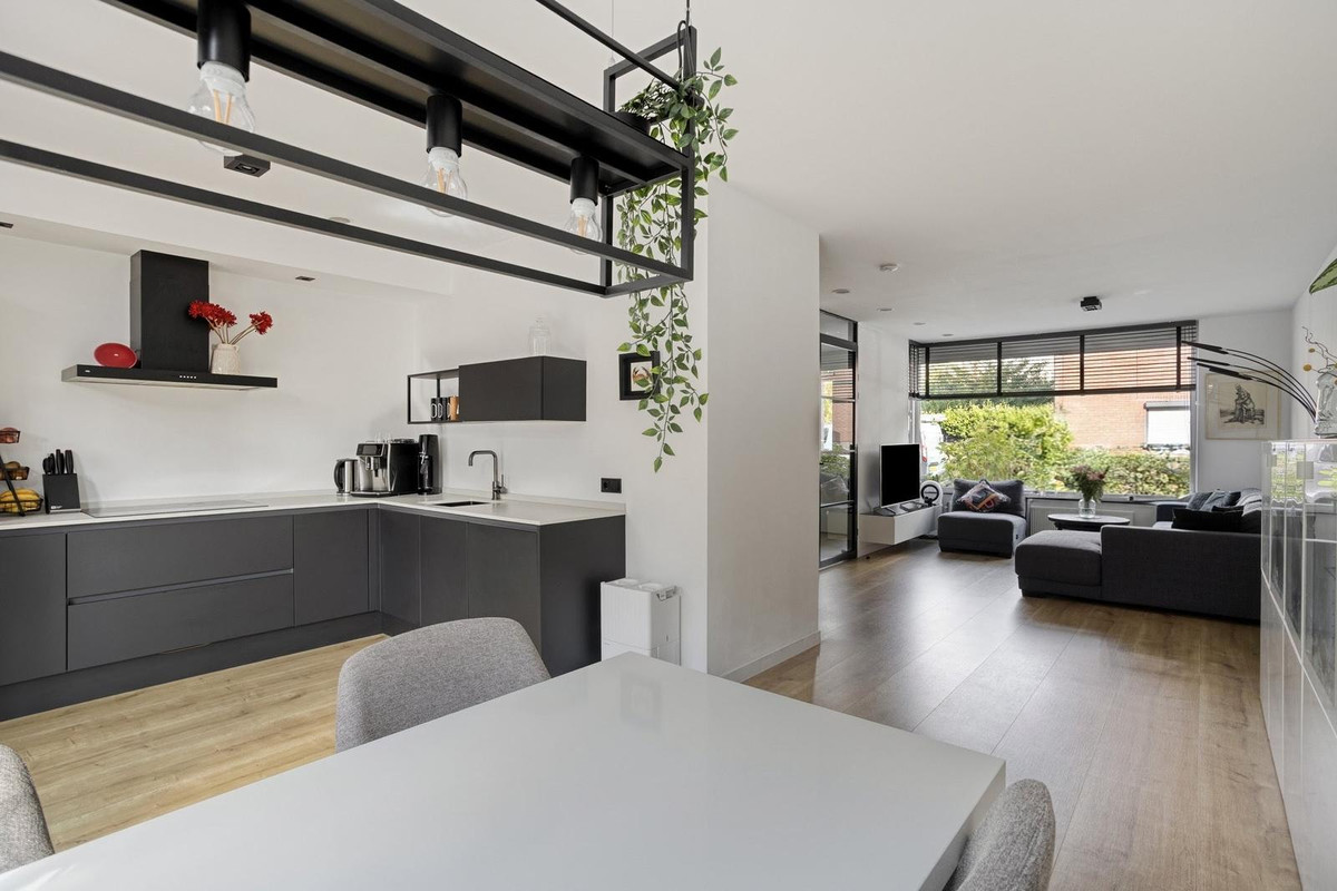 Tussenwoning te koop: Marconistraat 69, Maastricht