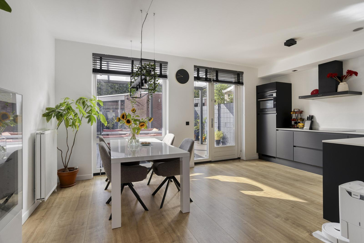 Tussenwoning te koop: Marconistraat 69, Maastricht
