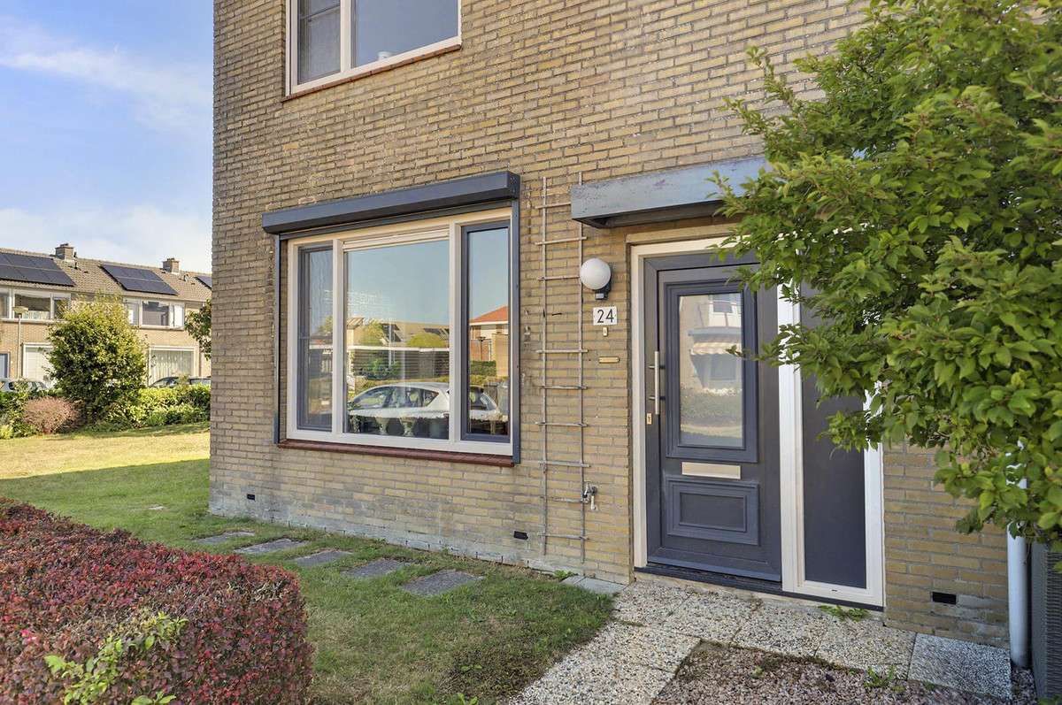 Twee-onder-één-kap te koop: Nieukerckestraat 24, Krabbendijke