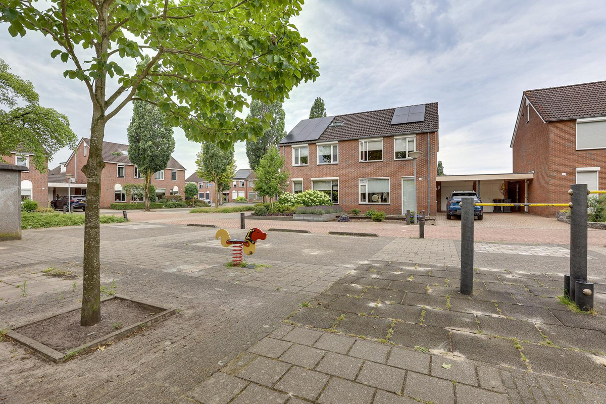 Hoekwoning te koop: Kievit 27, Rijssen