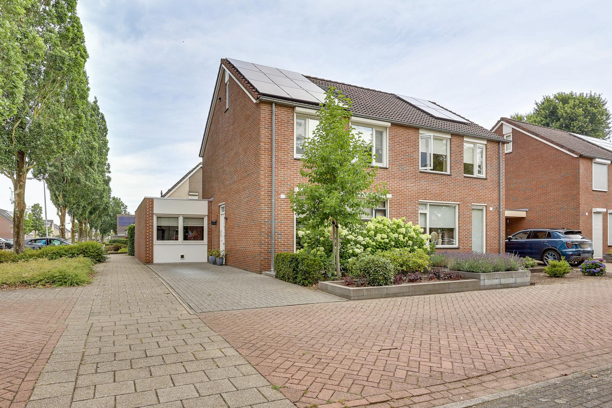 Hoekwoning te koop: Kievit 27, Rijssen