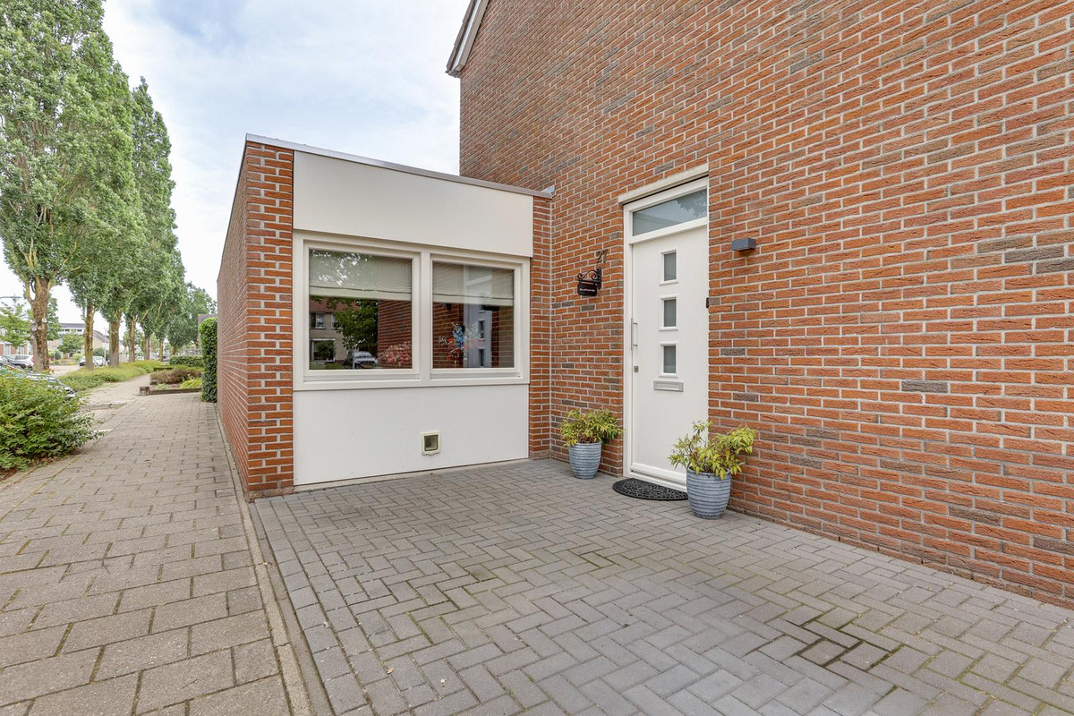 Hoekwoning te koop: Kievit 27, Rijssen