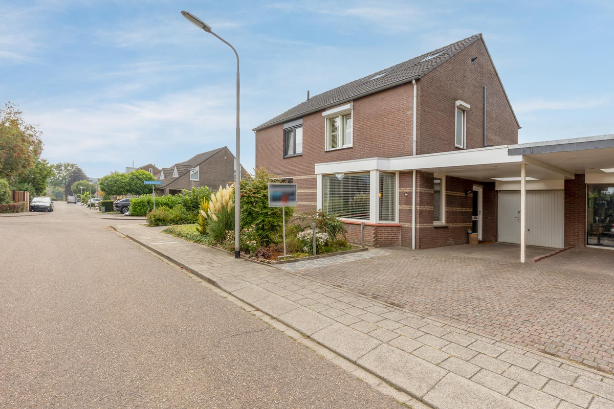 Tussenwoning te koop: Marsstraat 28, Sittard