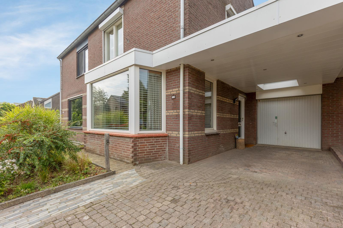 Tussenwoning te koop: Marsstraat 28, Sittard