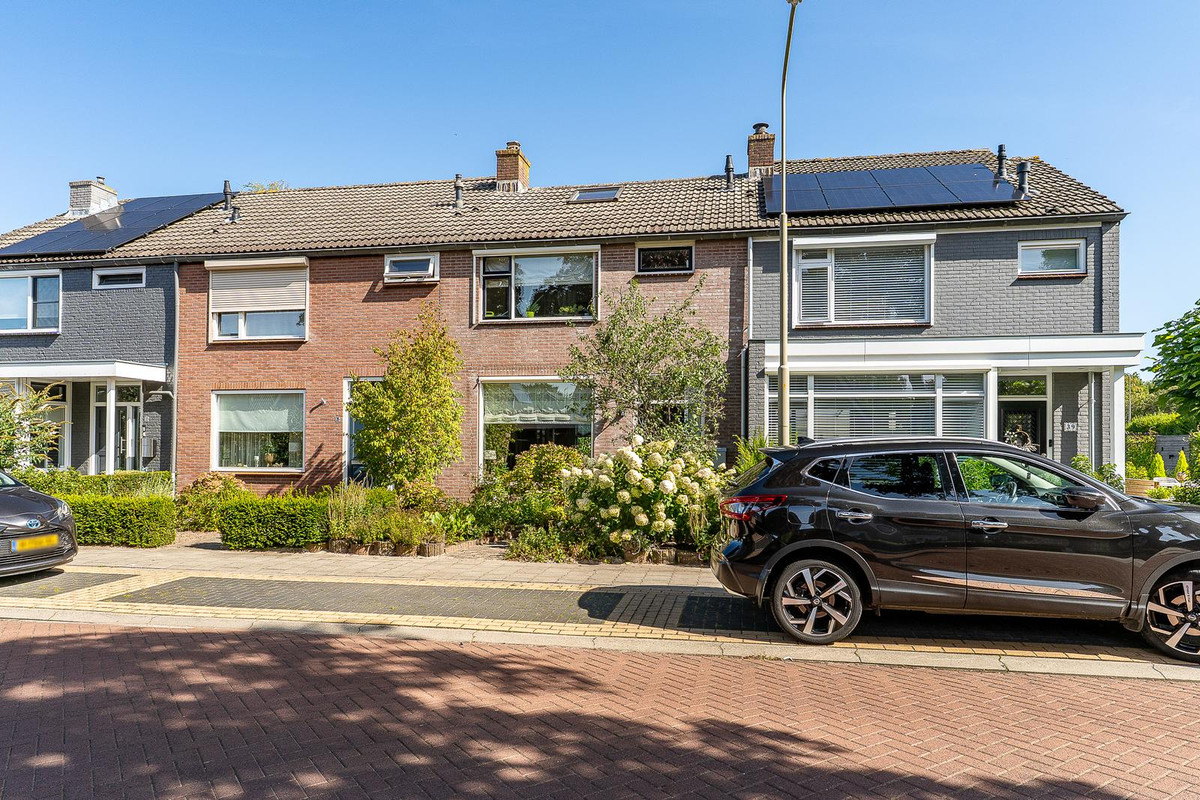 Tussenwoning te koop: Coragestraat 37, Elburg