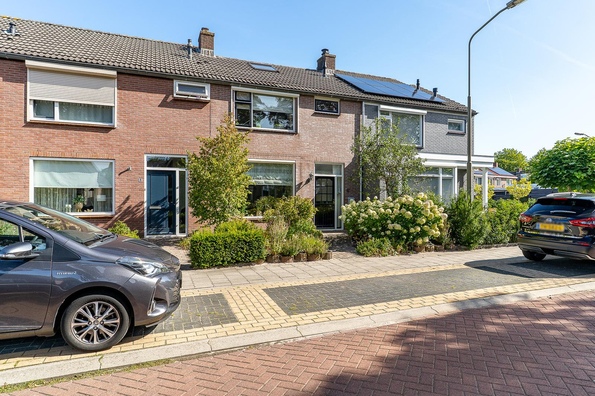 Tussenwoning te koop: Coragestraat 37, Elburg