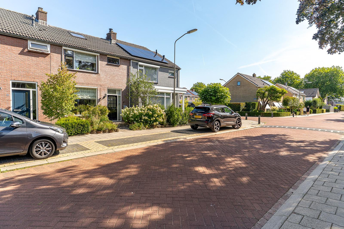 Tussenwoning te koop: Coragestraat 37, Elburg