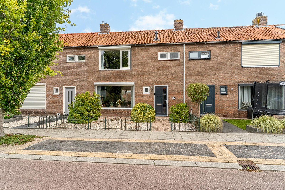 Tussenwoning te koop: Passestraat 8, Elburg