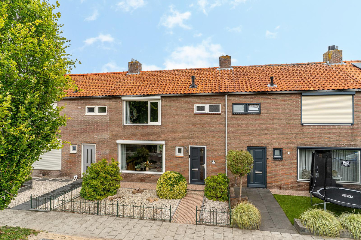 Tussenwoning te koop: Passestraat 8, Elburg