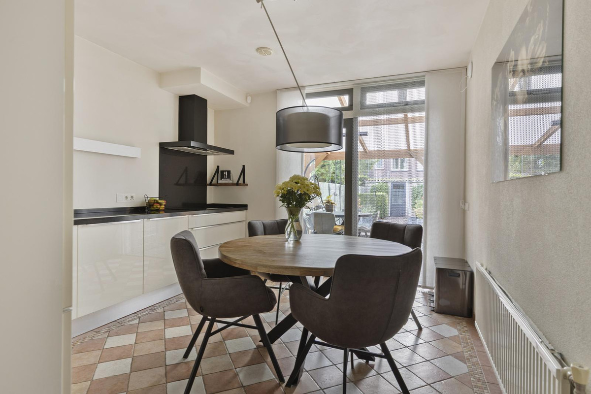 Tussenwoning te koop: Lieven de Keijstraat 32, Tilburg