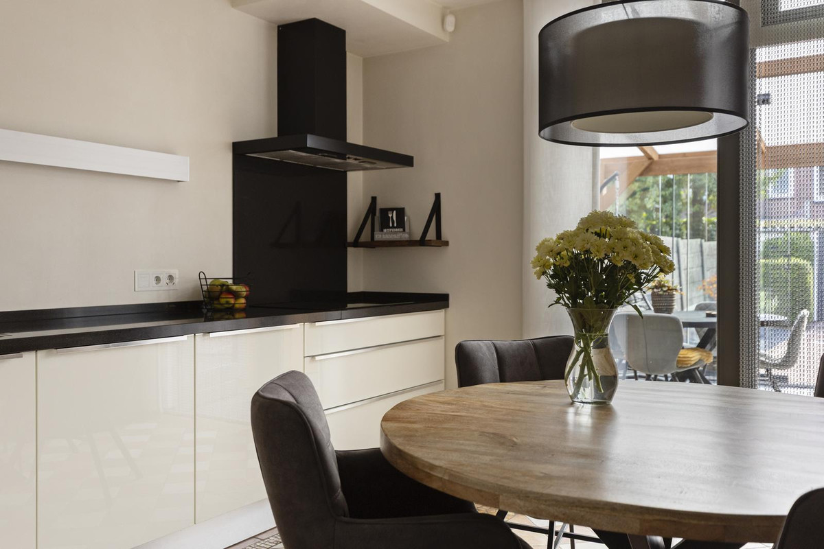 Tussenwoning te koop: Lieven de Keijstraat 32, Tilburg