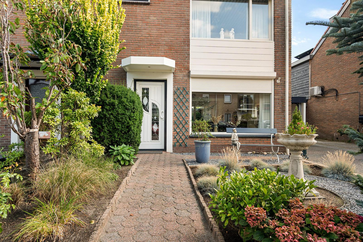 Twee-onder-één-kap te koop: Ekris 30, Woudenberg