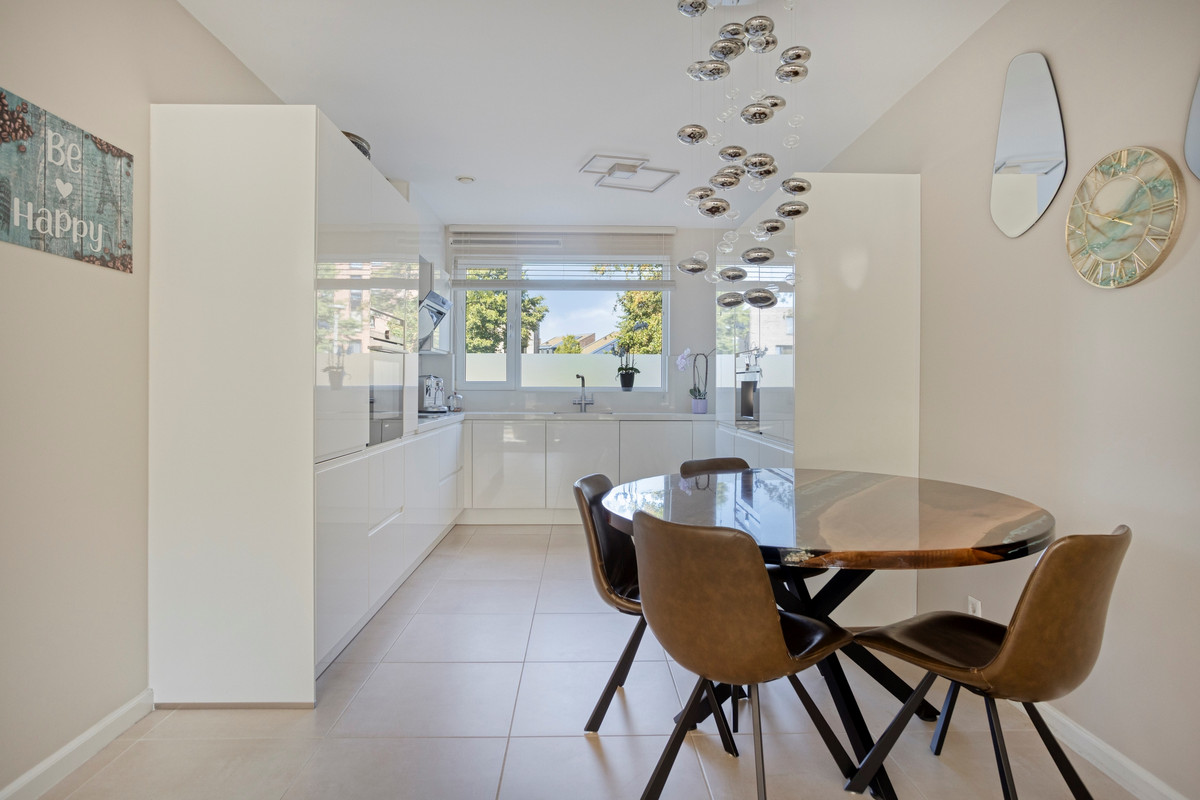Tussenwoning te koop: Abel Tasmanstraat 27, Almere