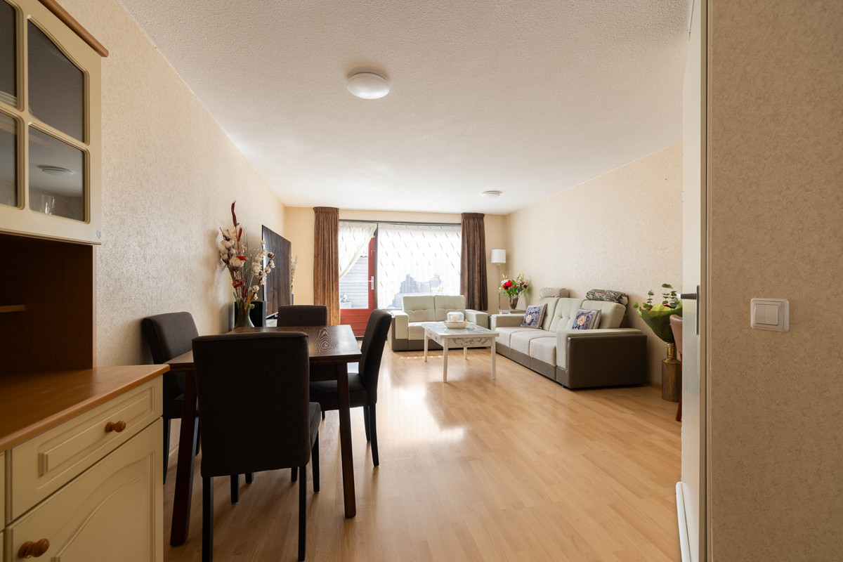 Tussenwoning te koop: Pesetalaan 37, Amsterdam