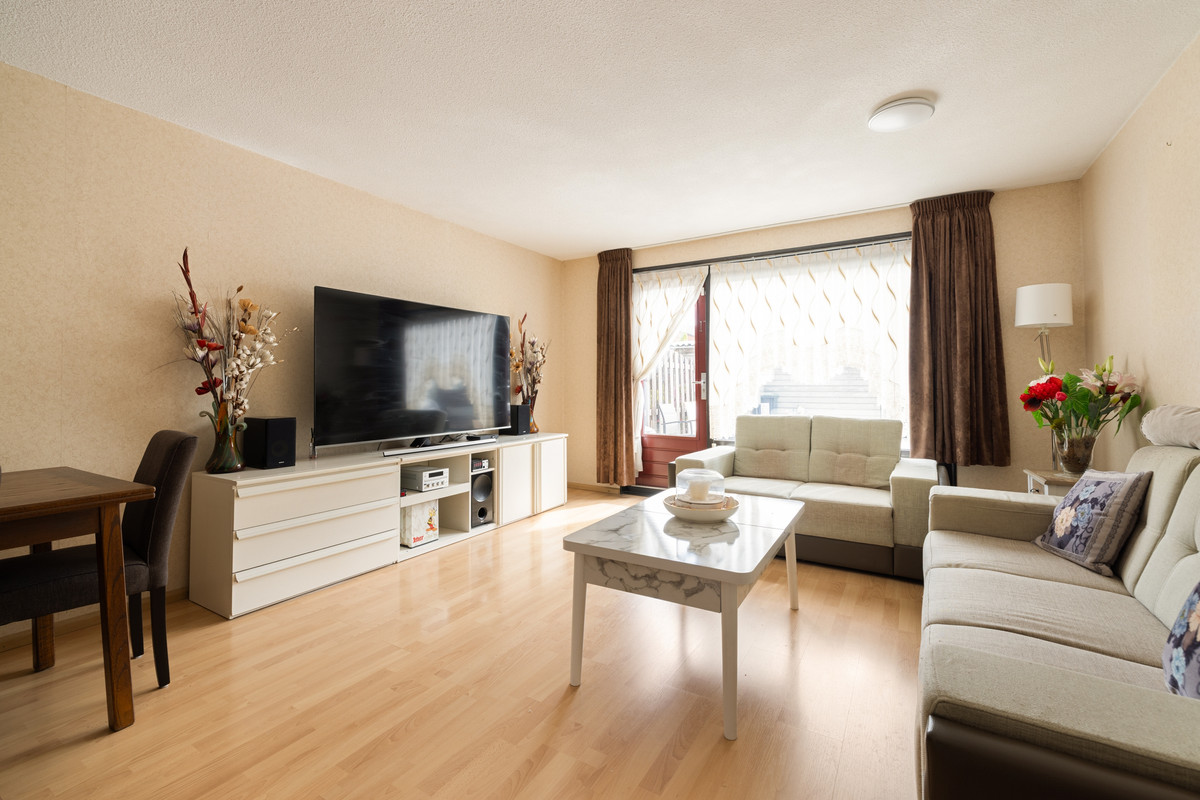 Tussenwoning te koop: Pesetalaan 37, Amsterdam