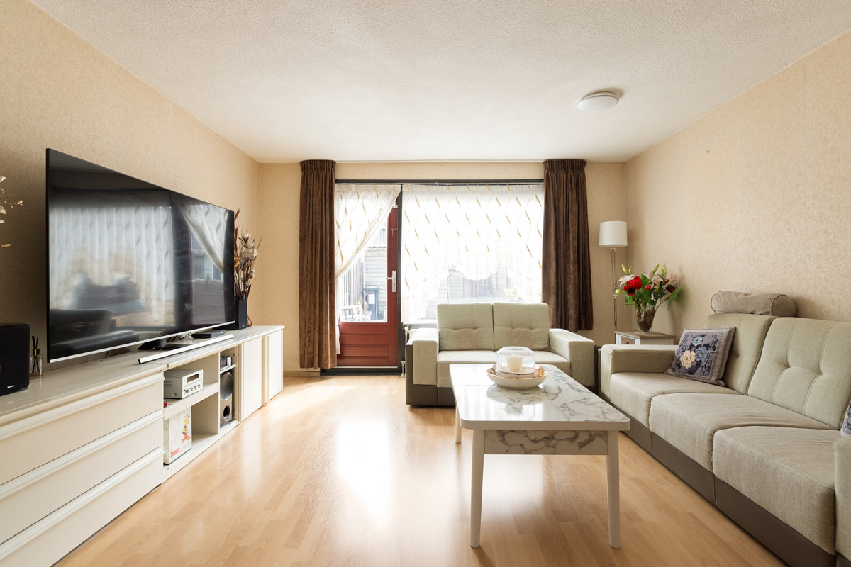 Tussenwoning te koop: Pesetalaan 37, Amsterdam