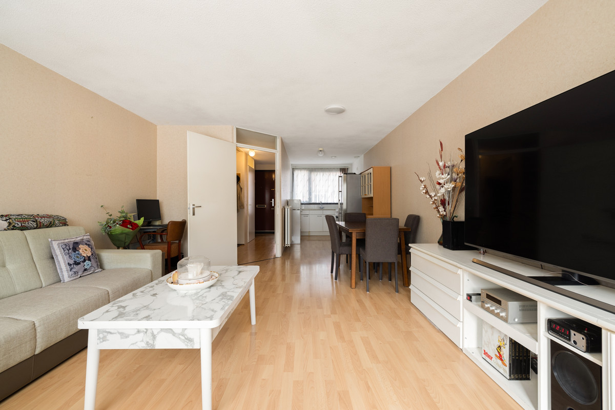 Tussenwoning te koop: Pesetalaan 37, Amsterdam