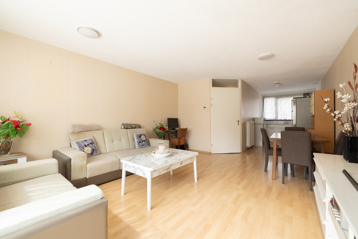 Tussenwoning te koop: Pesetalaan 37, Amsterdam