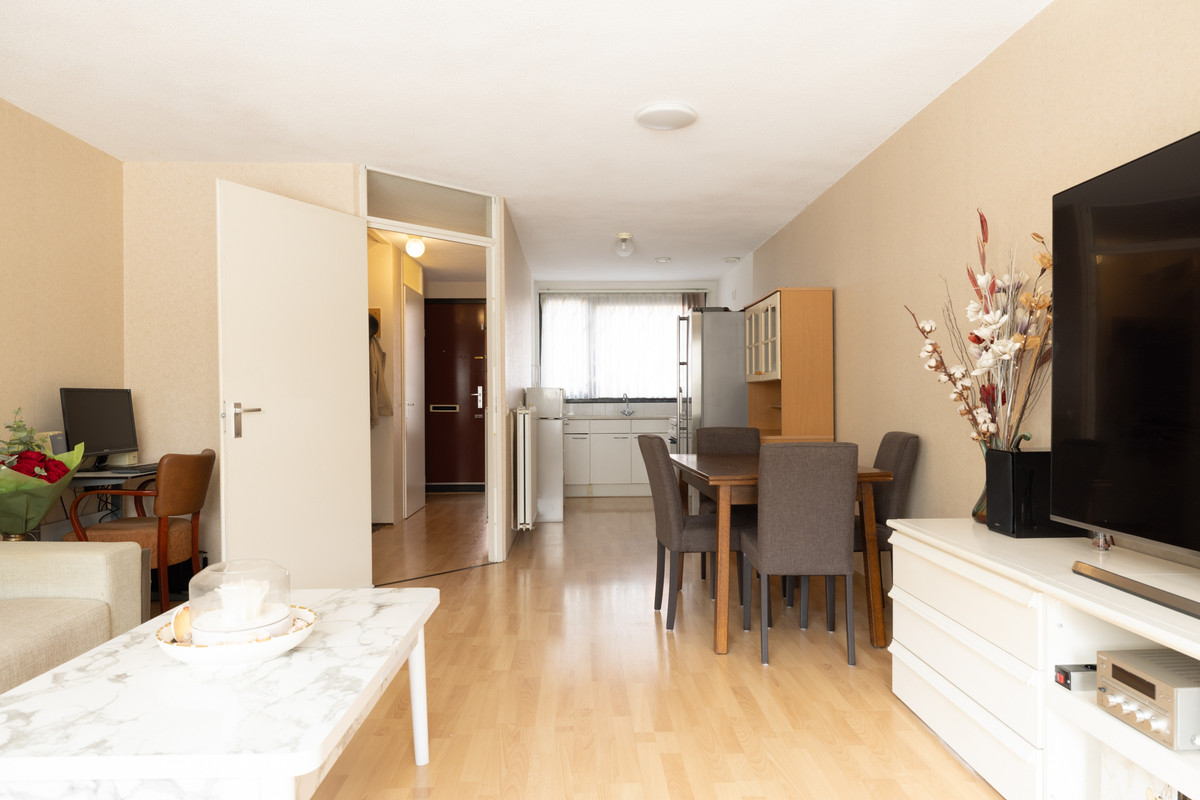 Tussenwoning te koop: Pesetalaan 37, Amsterdam